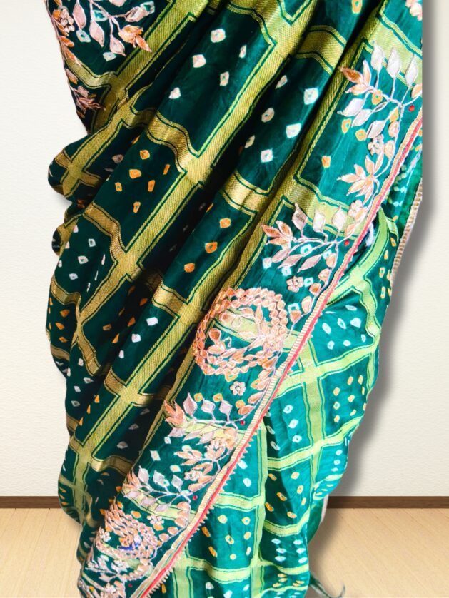 Green Bandhej Saree With Gota Pati - Image 4