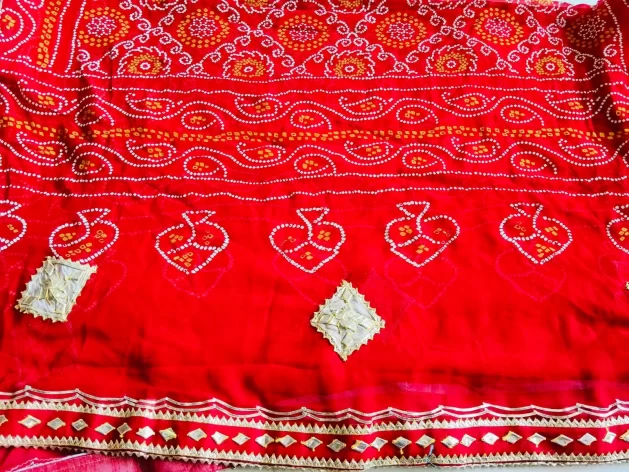 White Lehenga Blouse With Bandhej Dupatta - Image 3